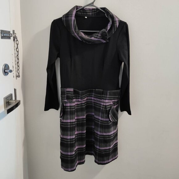Fall/winter dress in purple and black - Picture 1 of 4